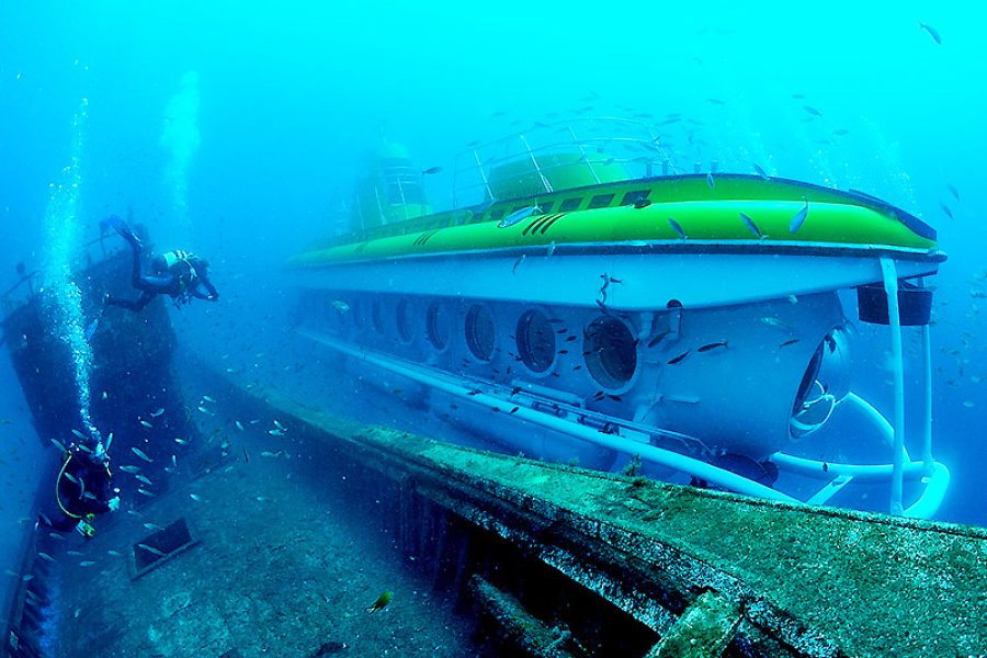 Explore Tenerife’s Underwater World by Submarine  Da 35,00 € a 57,00 €